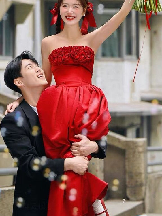 2025 New Red Bridesmaid Street - Photography Wedding recension och pris